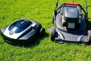 Robot Mower Pros and Cons Compared to Manual Mower
